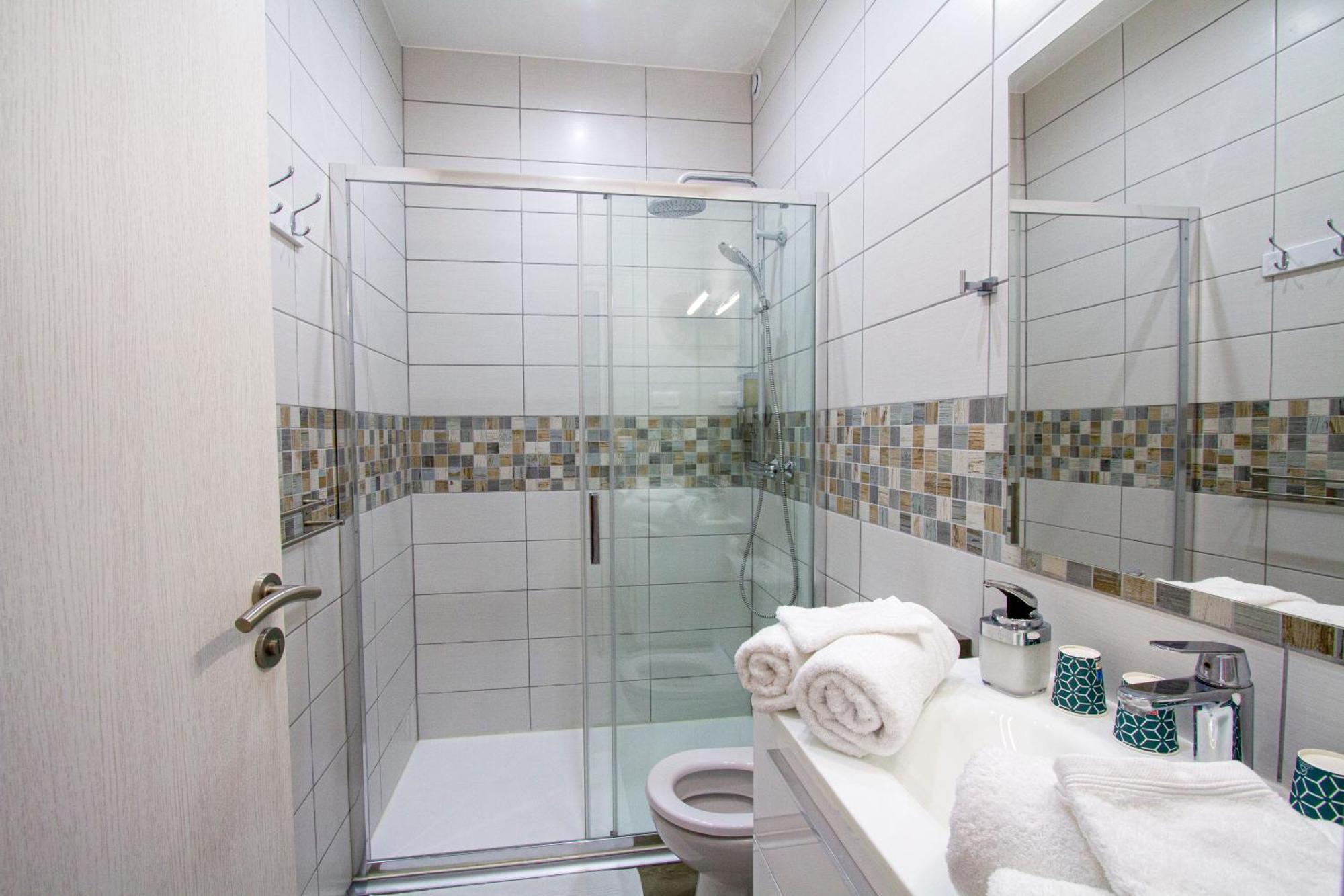 Soleil D'Ete - Netflix & Wifi - Balcon - Climatisation - Parking Gratuit - Check-In 24H24 - Emplacement Velos - Goodmarning Chalons en Champagne Bagian luar foto